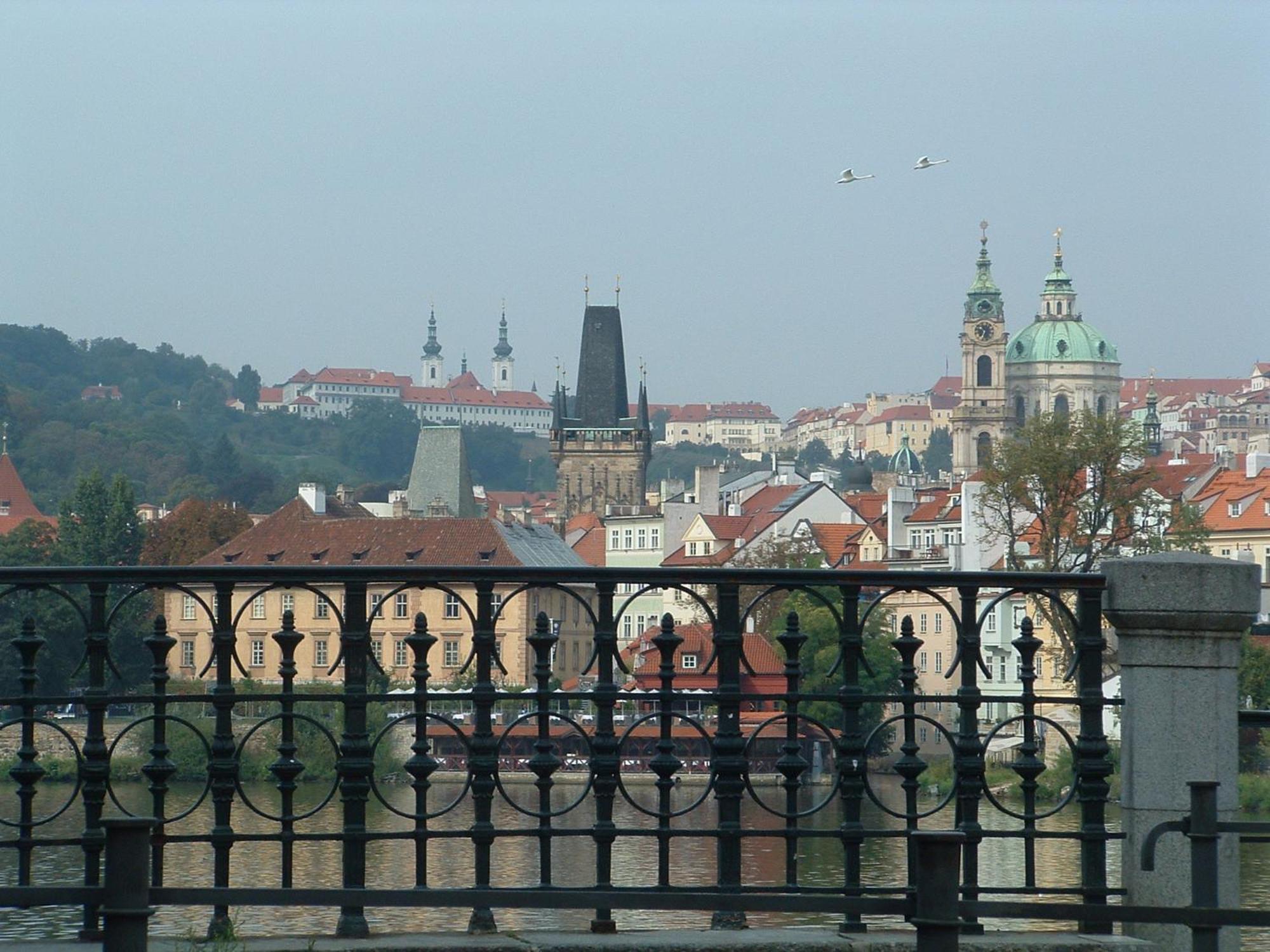 Nice Apartments Praha Bagian luar foto